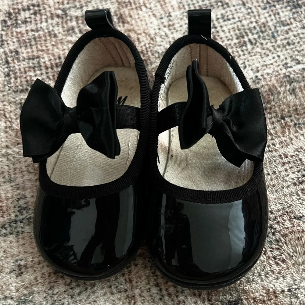 H&M Black Patent Leather Kids Shoes with Bow Size 4-5